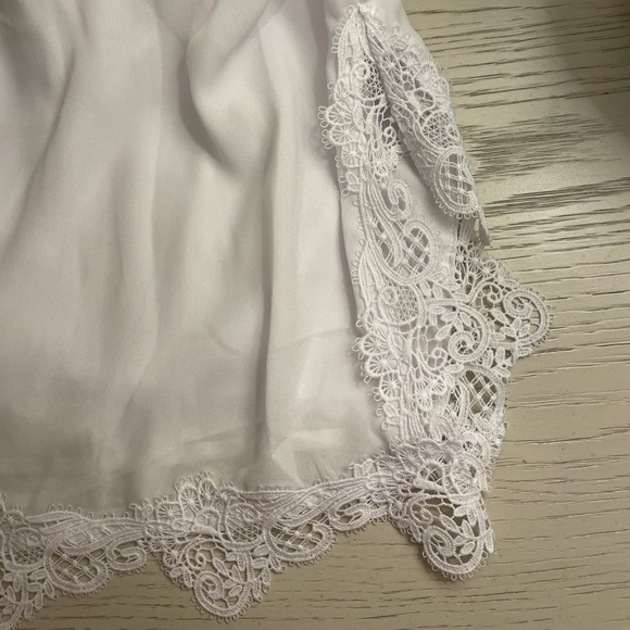 SUPERDOWN LACE SLIP - Picture 2 of 3